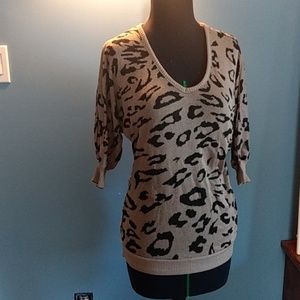 Quarter sleeve cheetah shirt